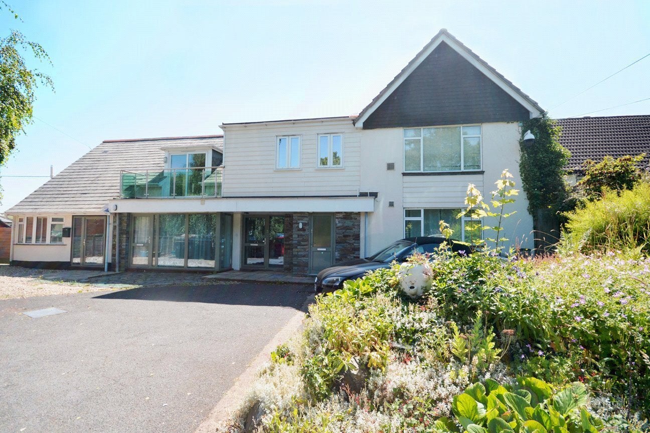Flat Gissons Lane in Teignbridge