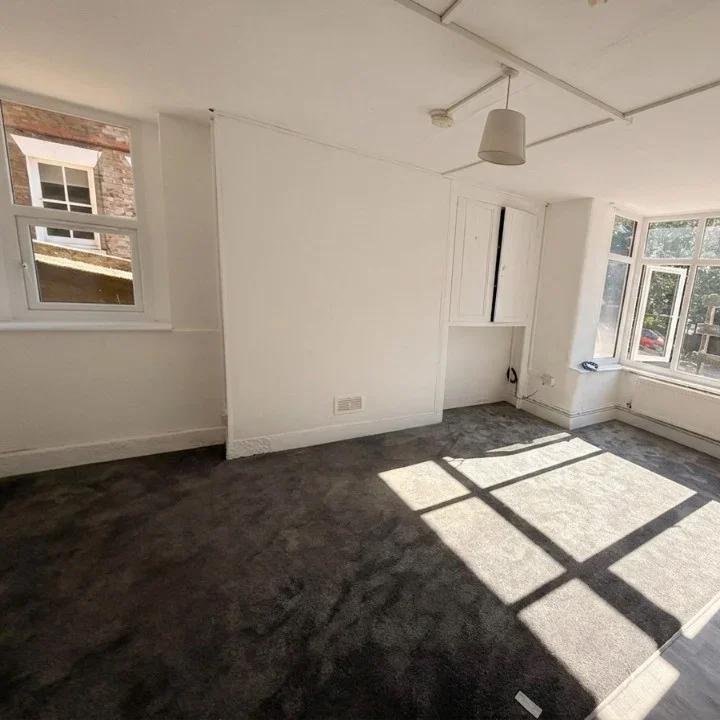 Flat Priory Avenue in High Wycombe