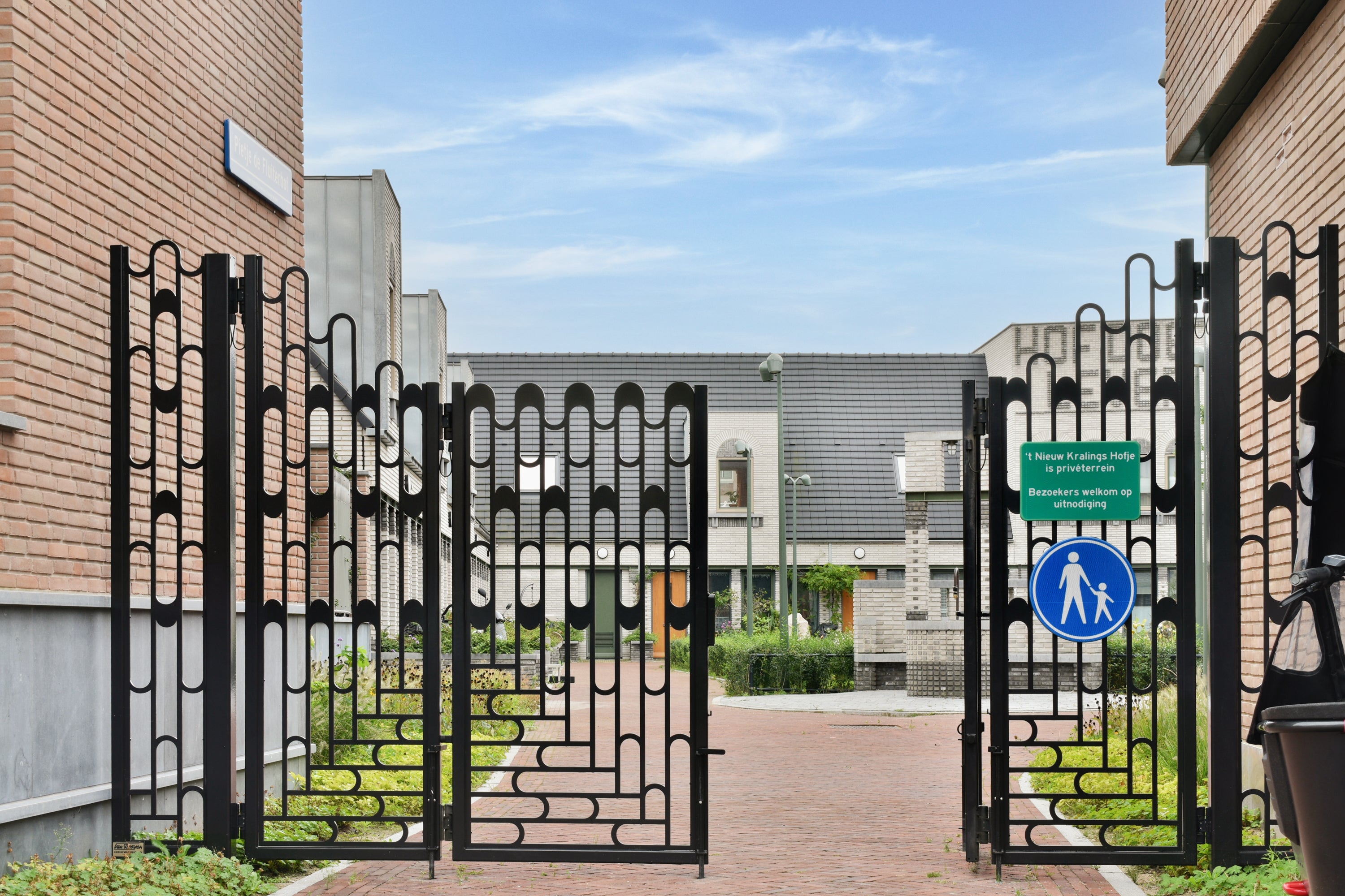 Tussenwoning te koop: Pietje de Fluiterhof 15, Rotterdam