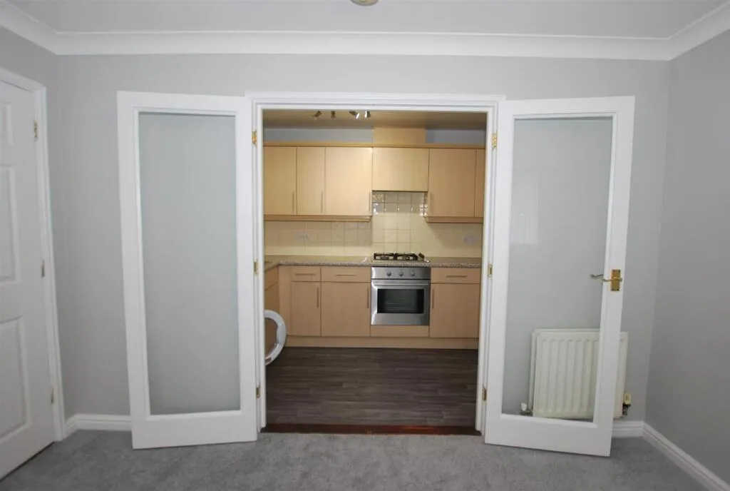 Flat Forty Avenue in Greater London