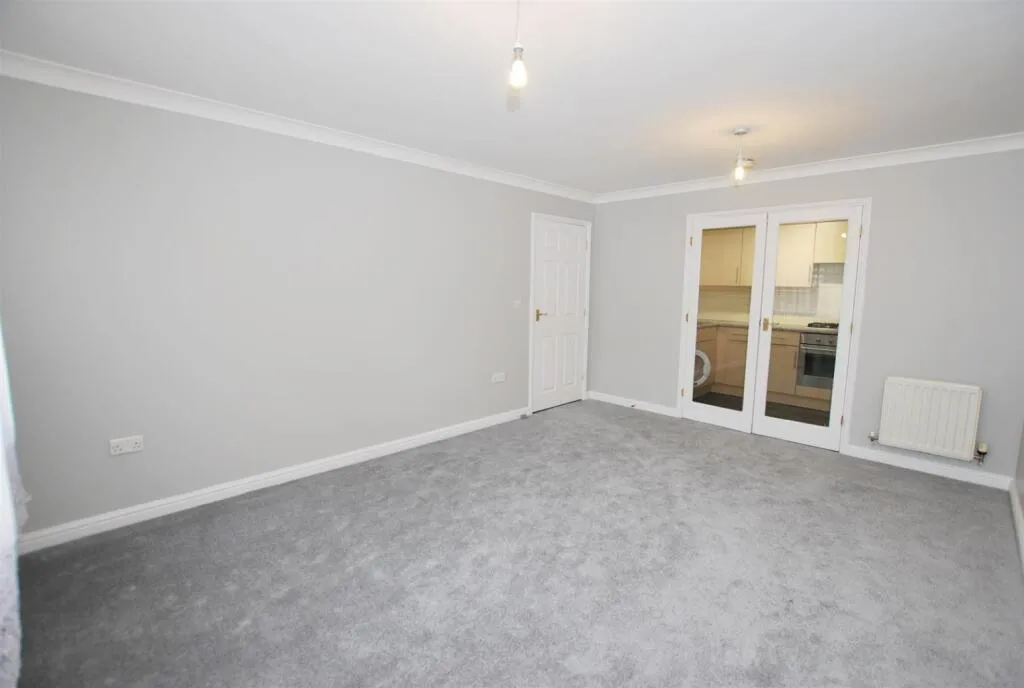 Flat Forty Avenue in Greater London