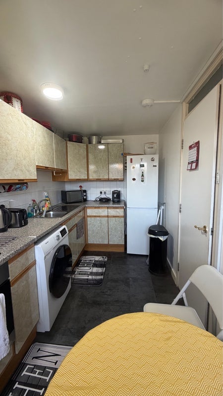 Room Bakersfield in Greater London