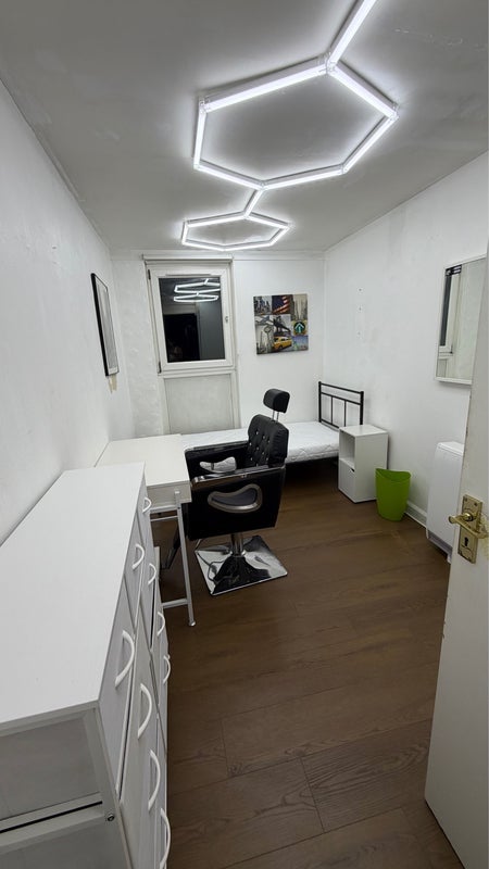Room Bakersfield in Greater London