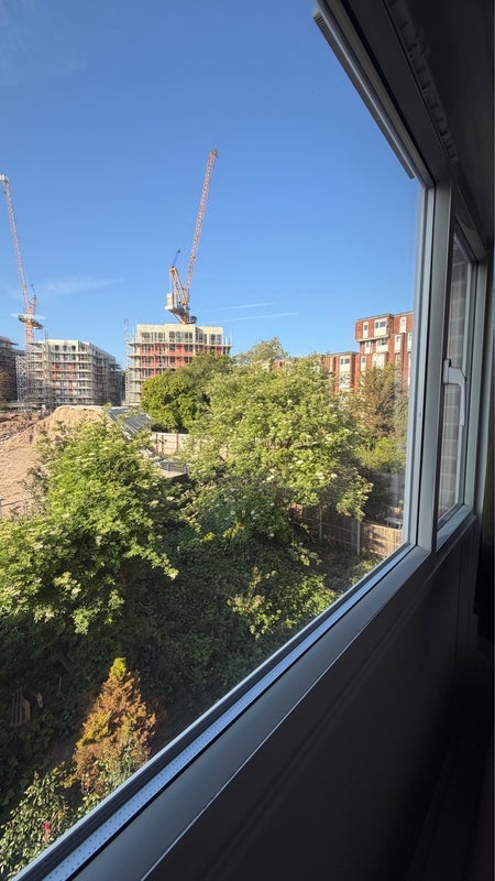 Room Bakersfield in Greater London