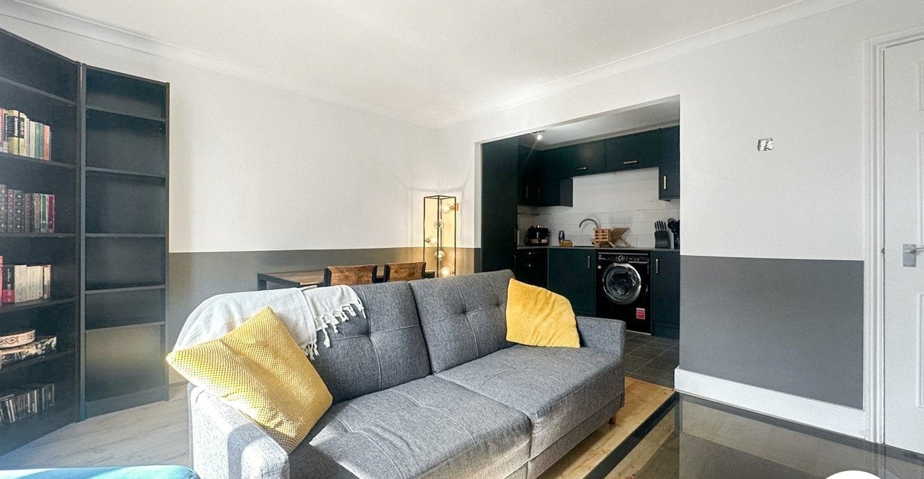 Flat Frances Street in Greater London