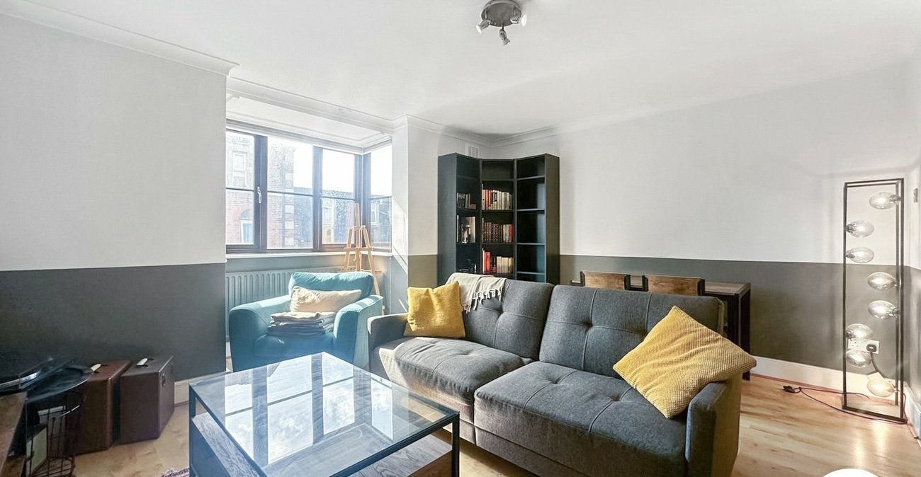 Flat Frances Street in Greater London