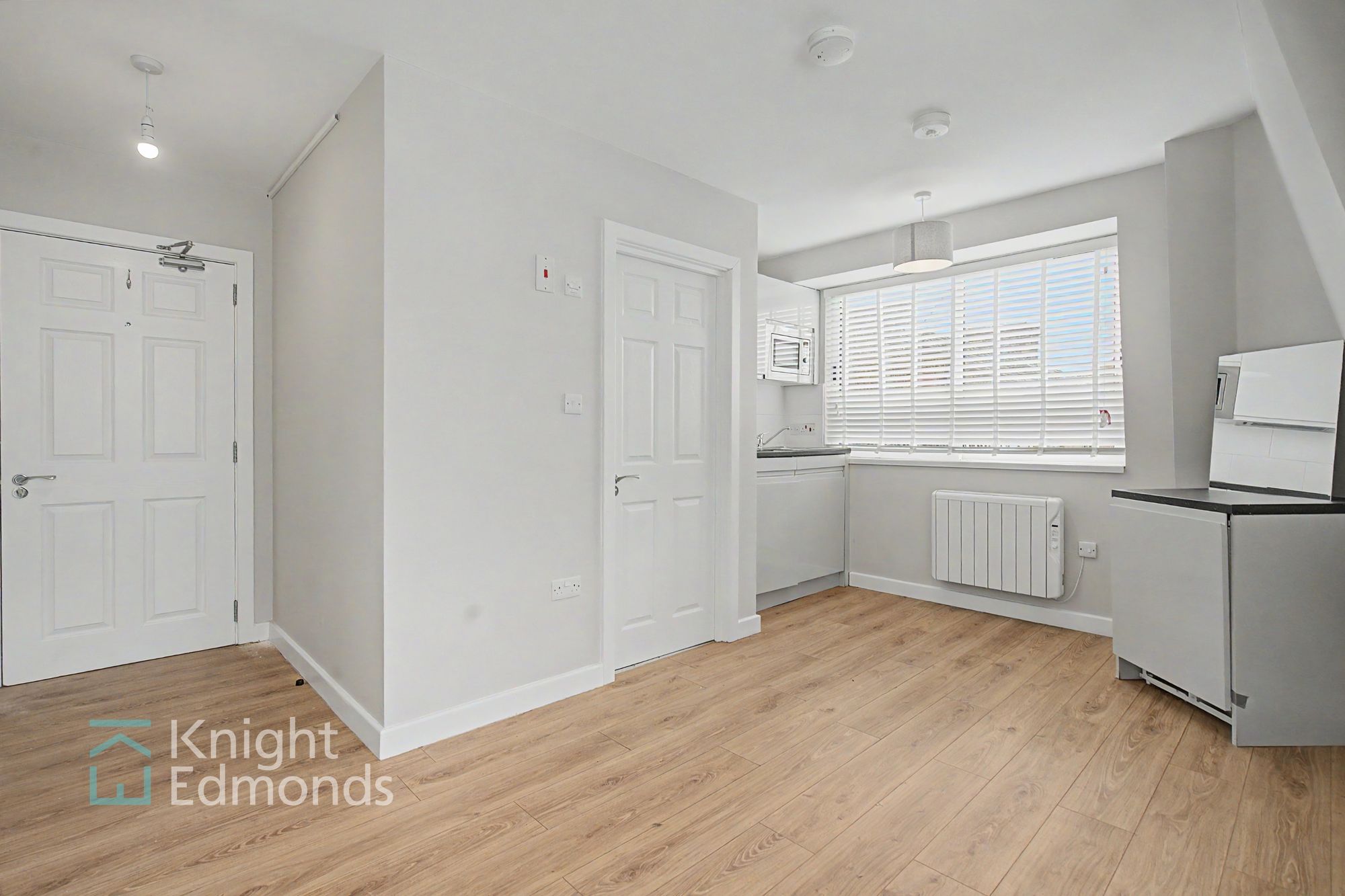 Flat Sittingbourne Road in Maidstone