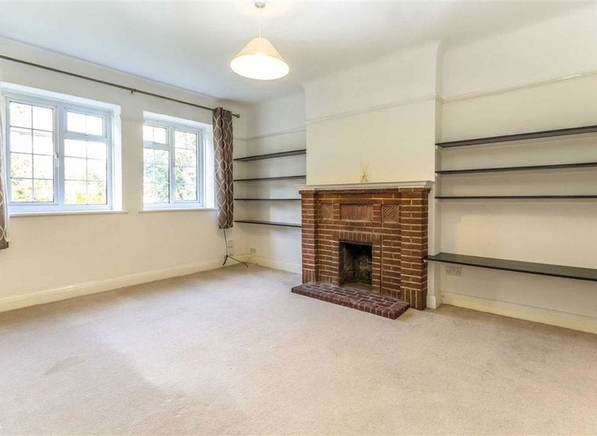Flat James's Cottages in Greater London