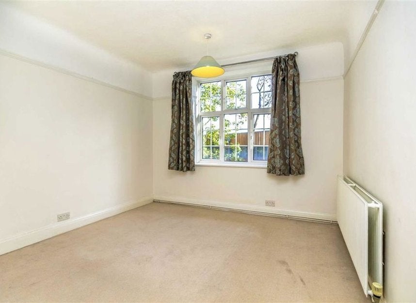 Flat James's Cottages in Greater London