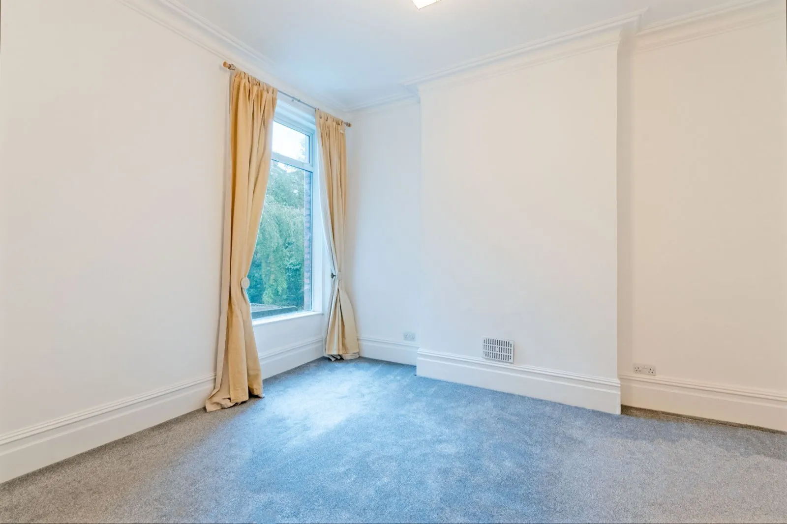 Flat Gladys Road in Greater London