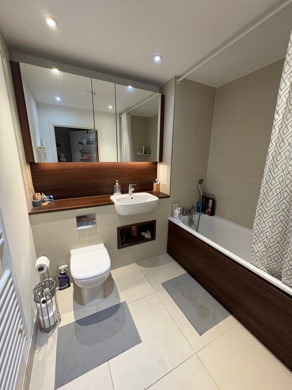 Room Naomi Street in Greater London