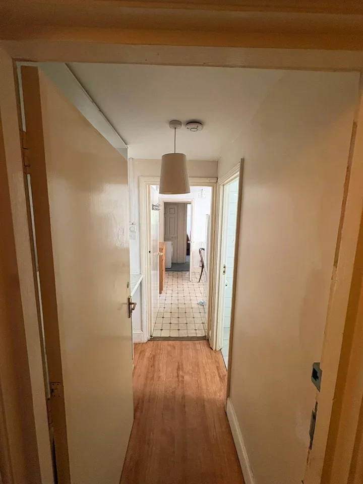 Flat Hainault Road in Greater London