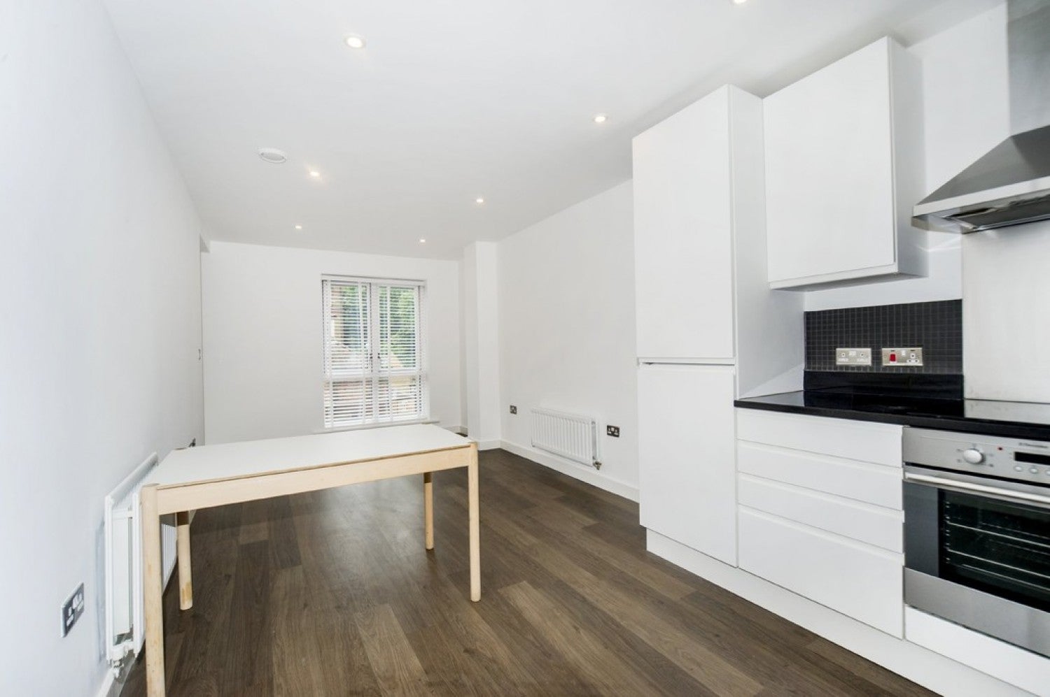 Flat Crowndale Road in Greater London