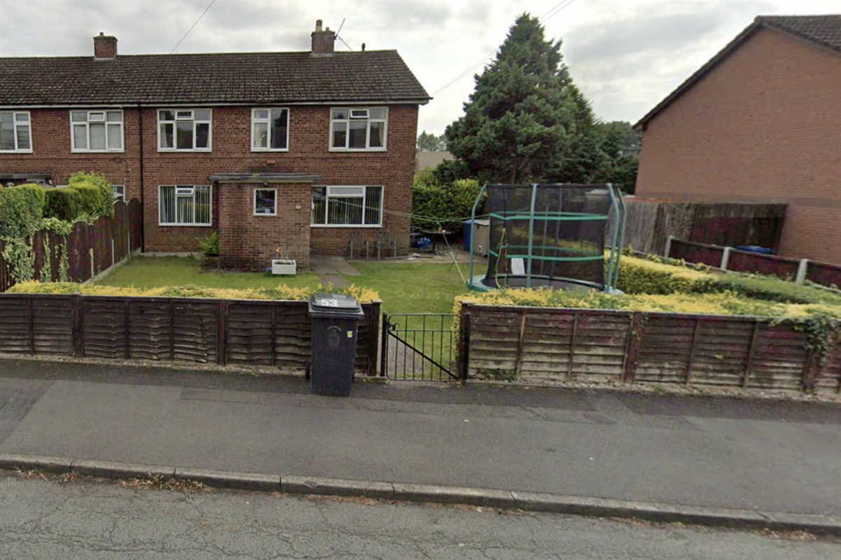 Flat Deer Park Road in Lichfield