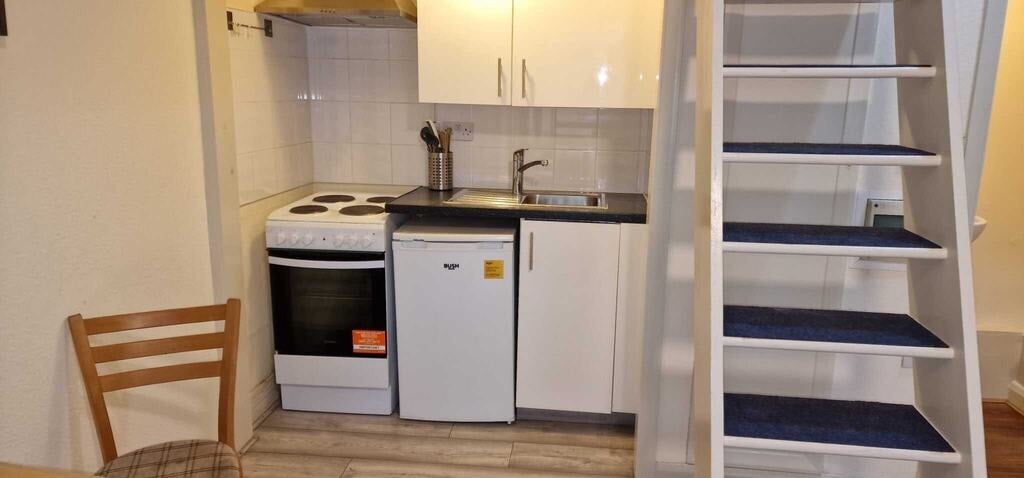 Flat Chatsworth Road in Greater London