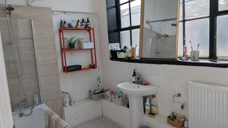 Room Markfield Road in Greater London