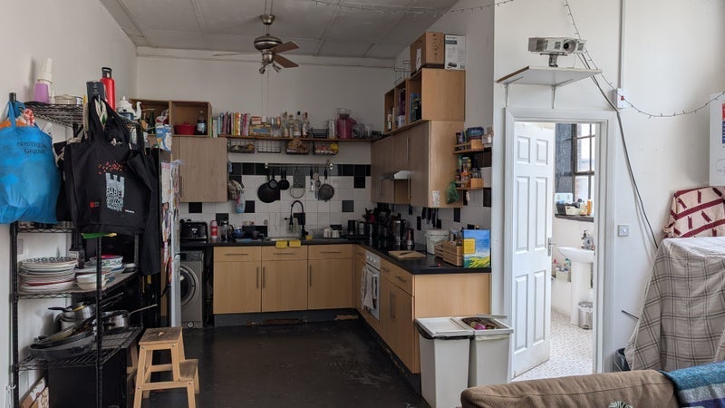 Room Markfield Road in Greater London