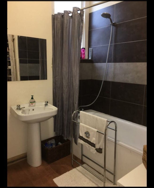 Room Overstone Road in Greater London