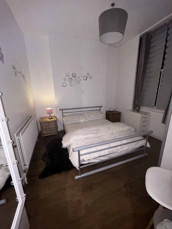 Room Overstone Road in Greater London