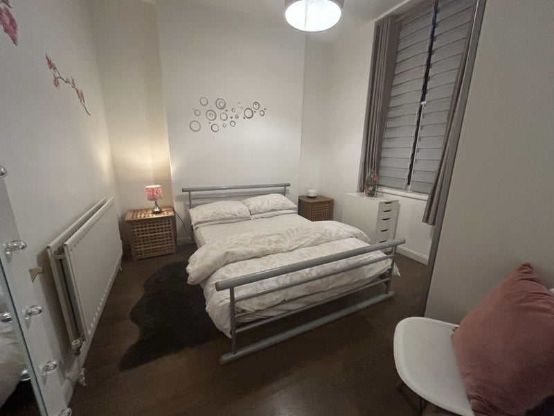 Room Overstone Road in Greater London