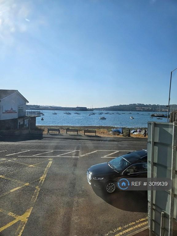 Room Hooper Street in Torpoint