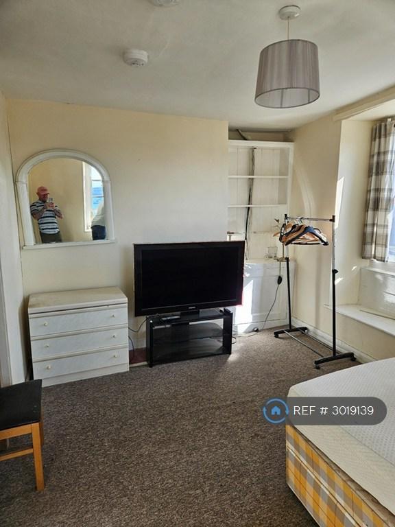 Room Hooper Street in Torpoint