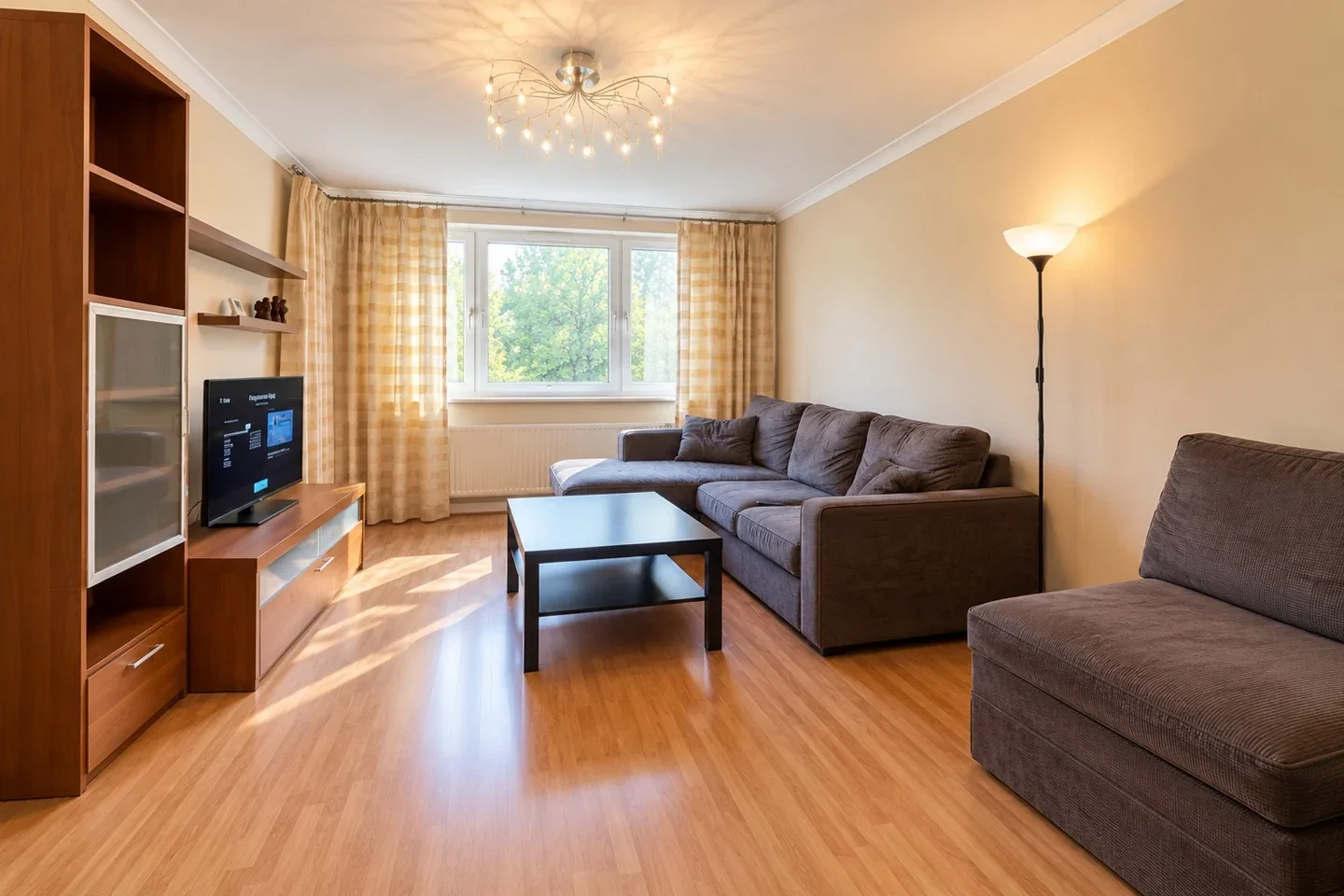 Flat Skinner Street in Greater London
