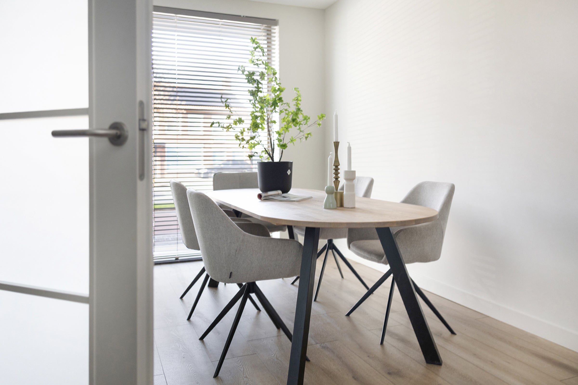 Tussenwoning te koop: Stationslaan 1210, Breda