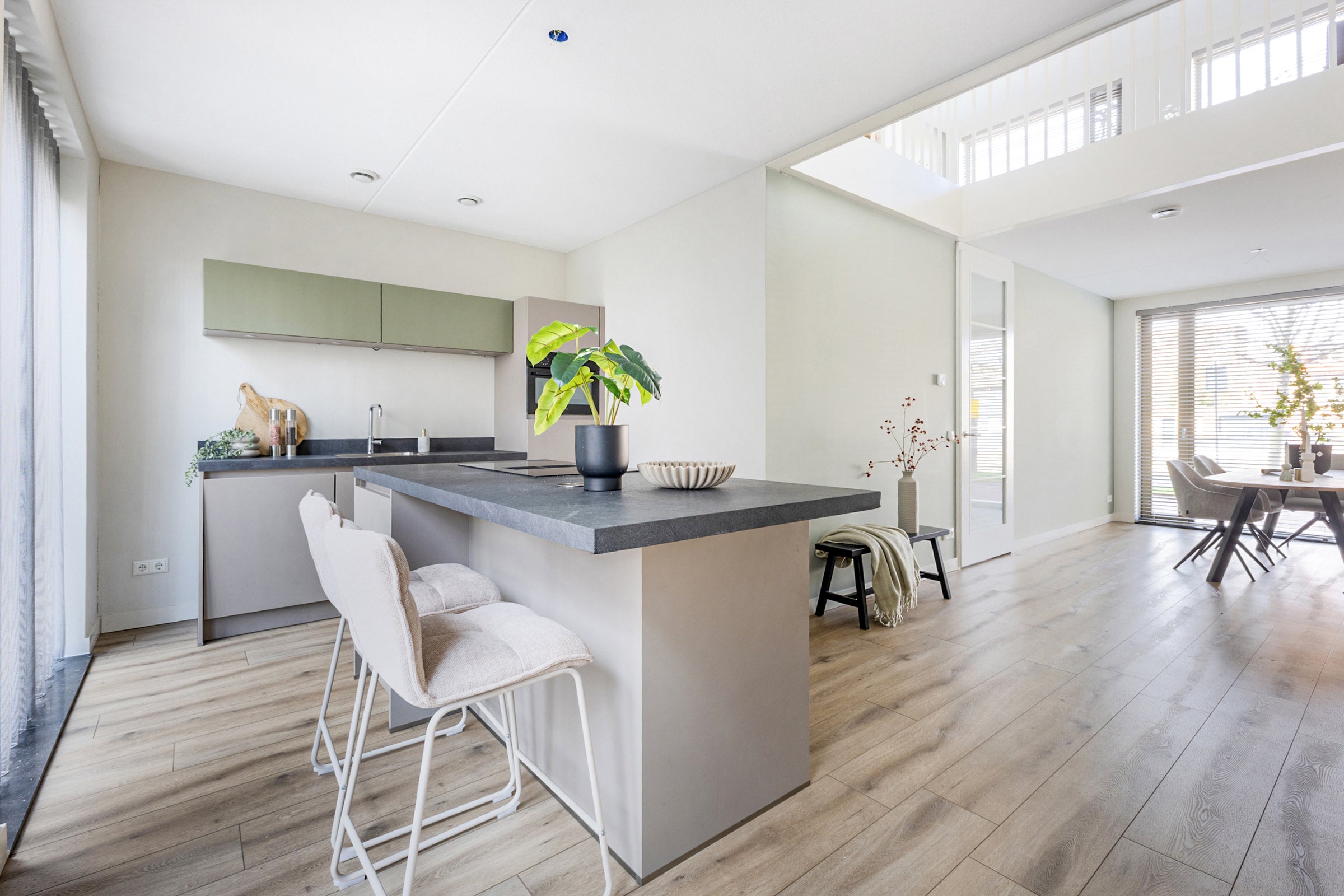Tussenwoning te koop: Stationslaan 1210, Breda