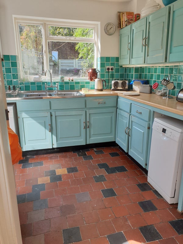 Room Sandbourne Road in Greater London