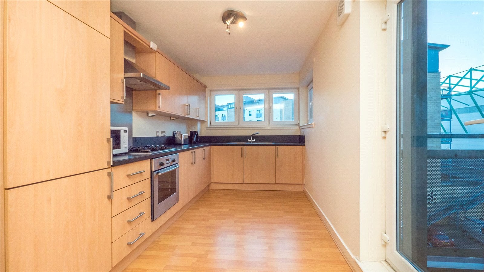 Flat Hawkhill Close in City of Edinburgh