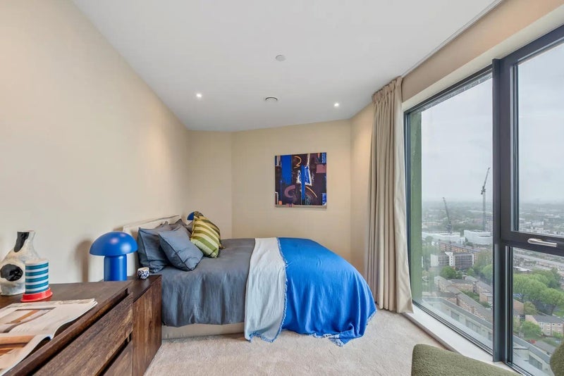 Room Reed Avenue in Greater London