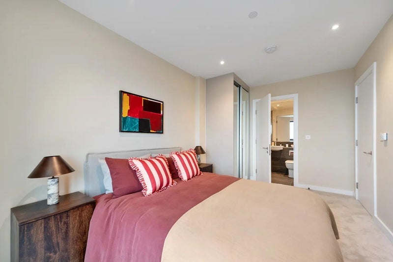 Room Reed Avenue in Greater London