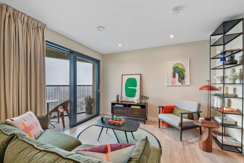 Room Reed Avenue in Greater London