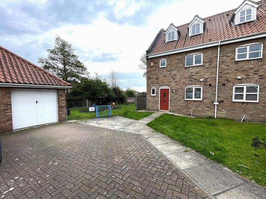 House Henry's Mews in Sherburn in Elmet