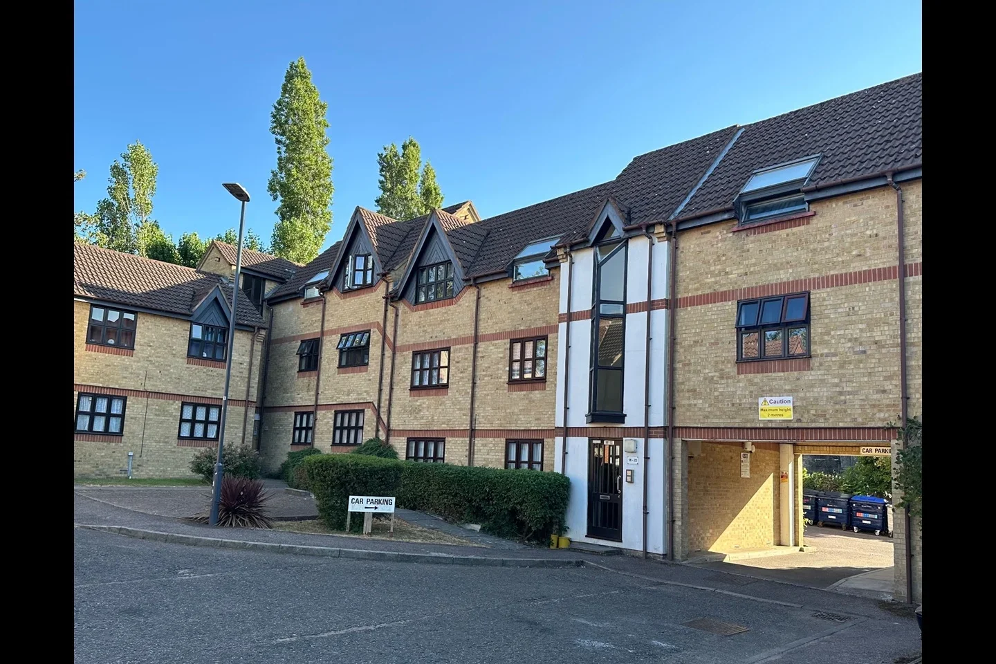 Flat Lodgehill Park Close in Greater London