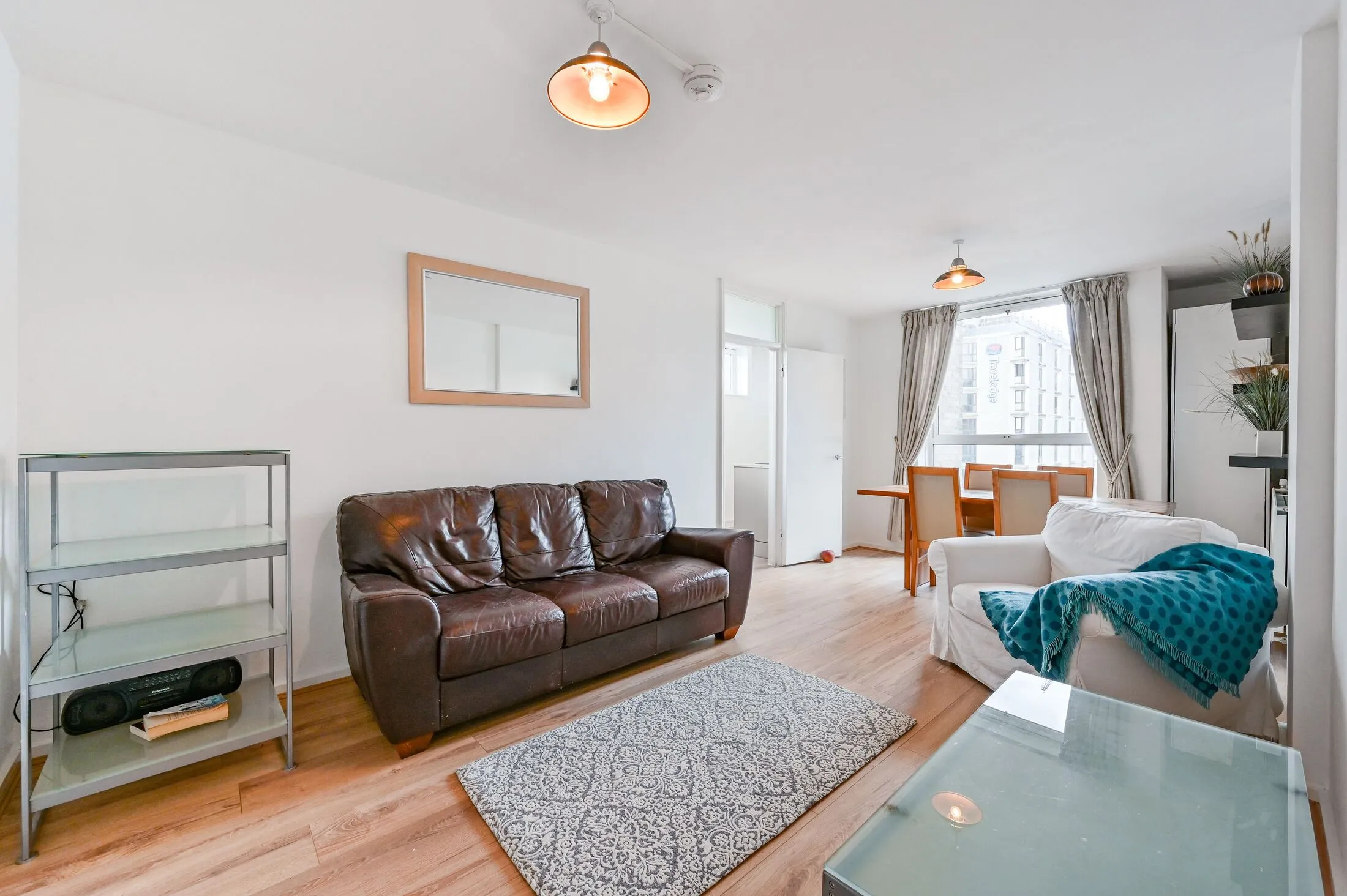 Flat Drury Lane in Greater London