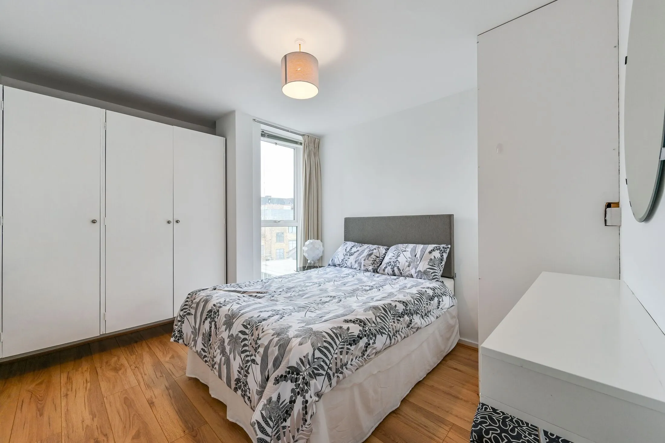 Flat Drury Lane in Greater London
