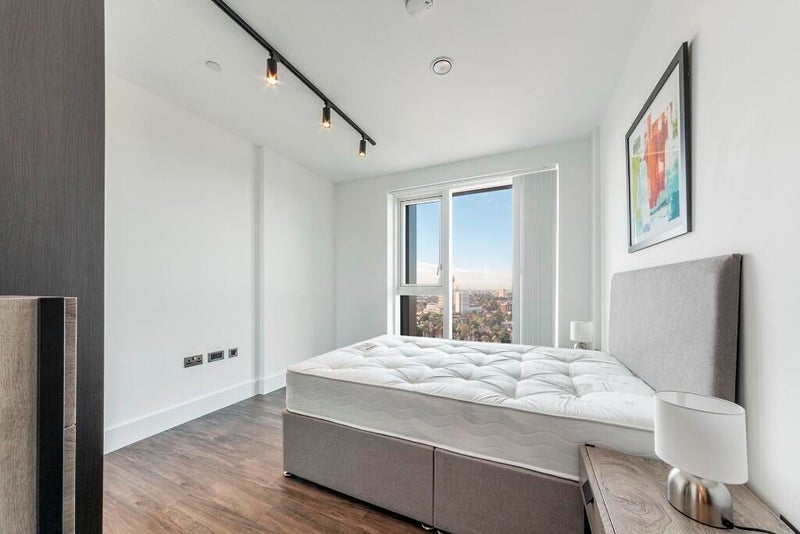 Room Victoria Road in Greater London