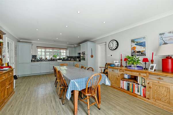 House Tile Barn in Basingstoke and Deane