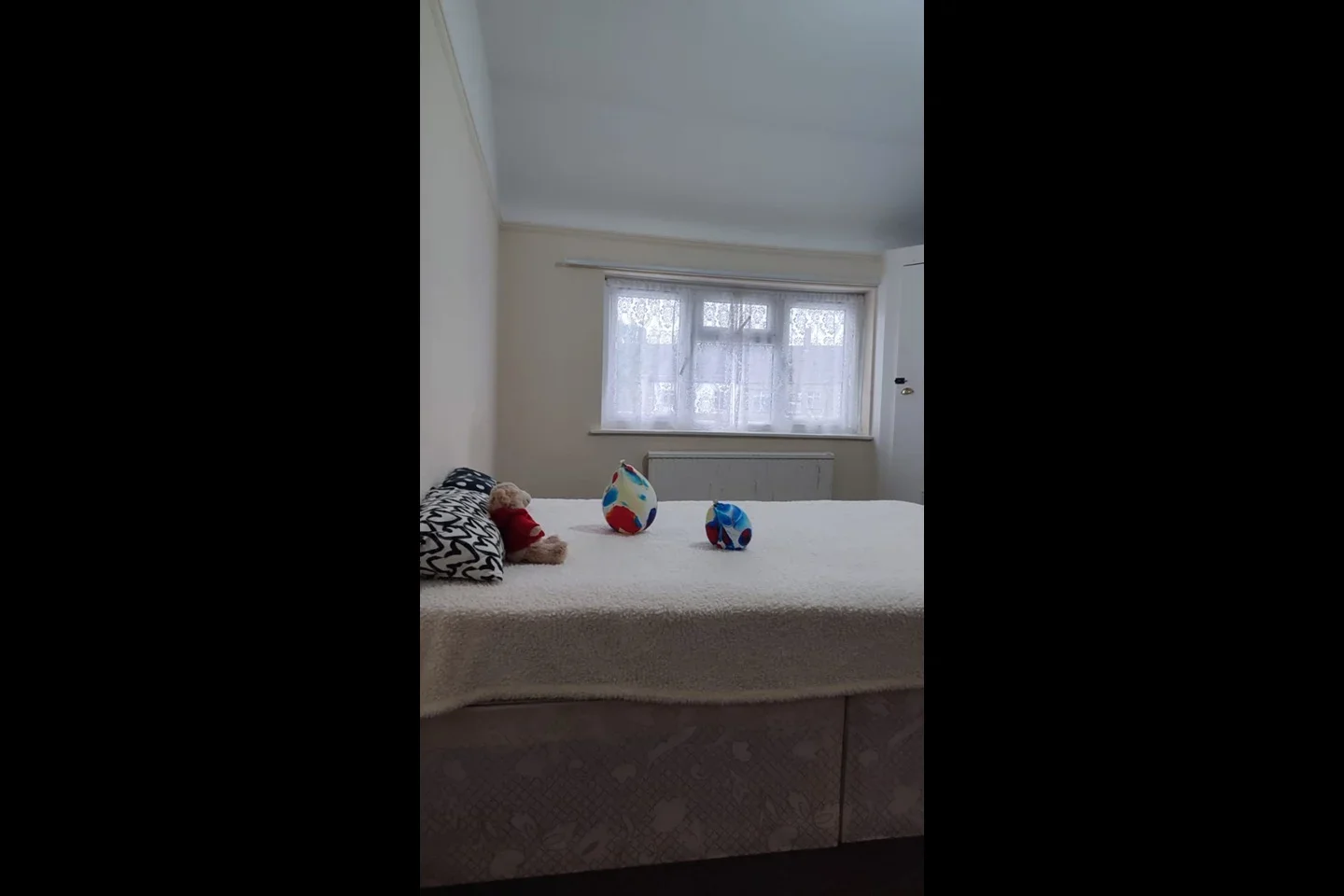 Room Oakington Manor Drive in Greater London