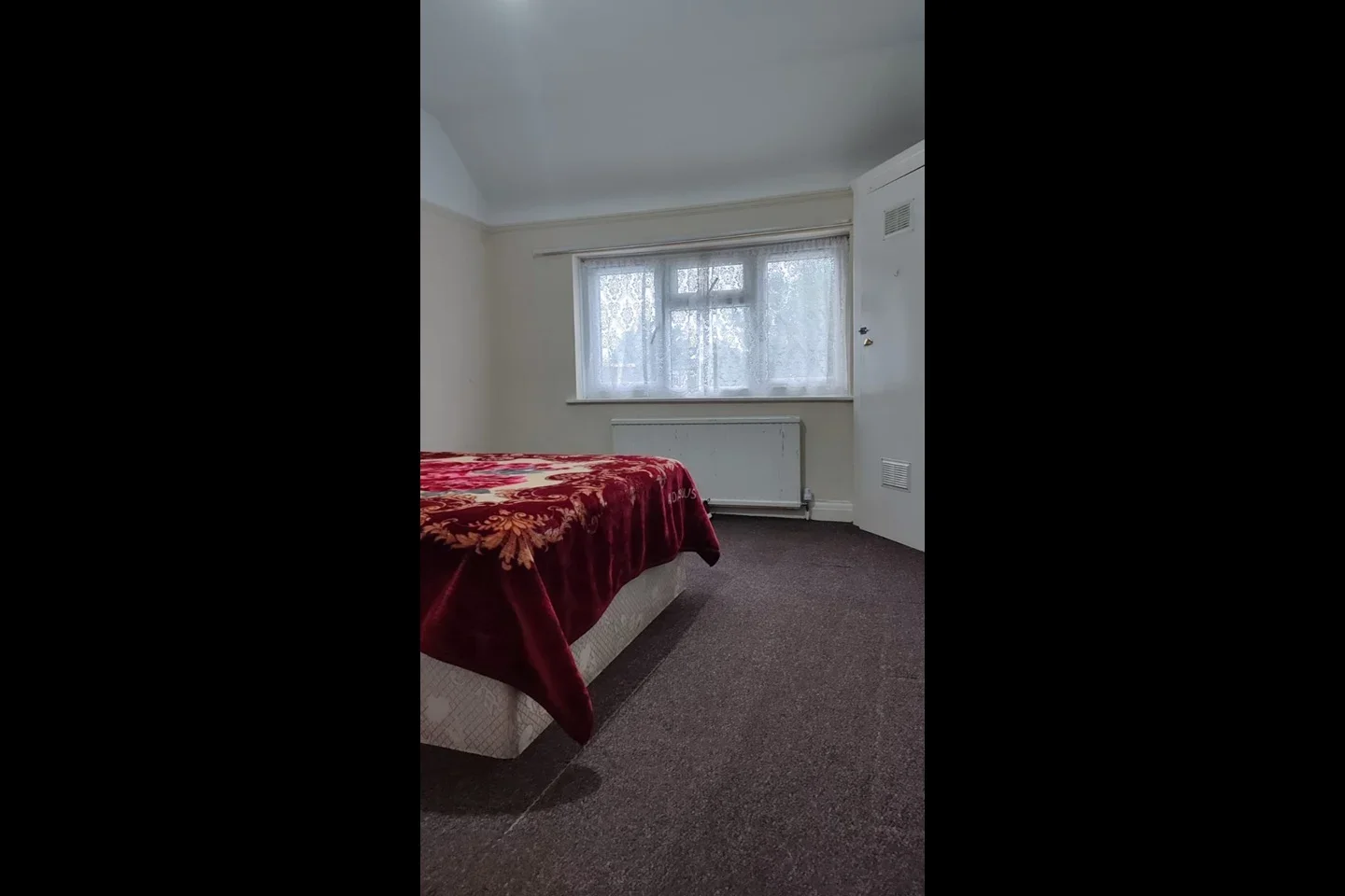Room Oakington Manor Drive in Greater London