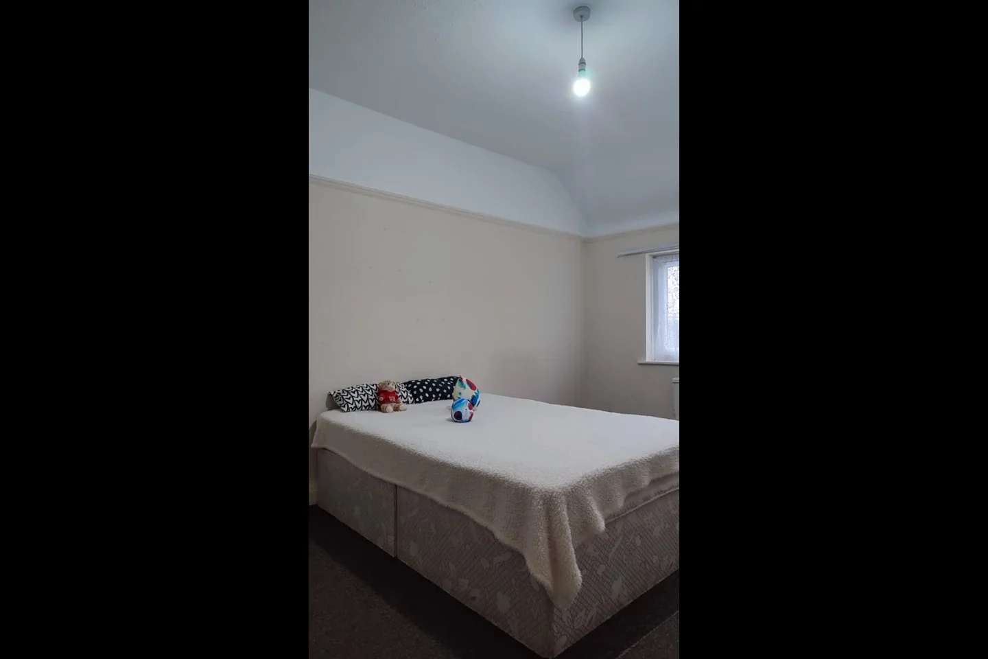 Room Oakington Manor Drive in Greater London