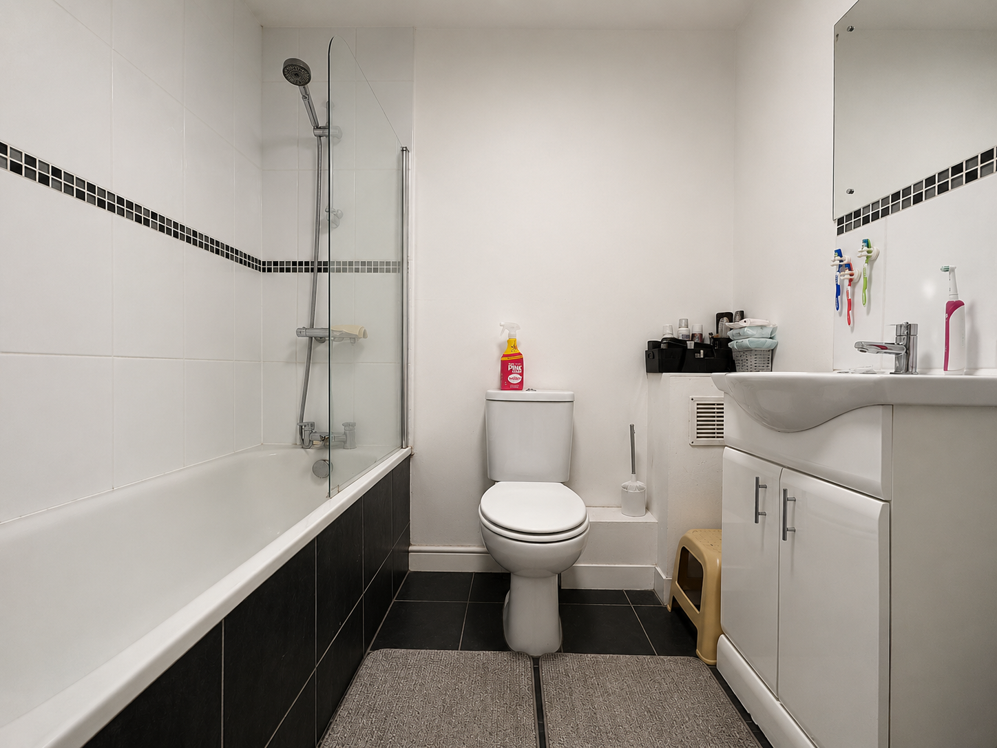 Flat Summerhill Road in Havant