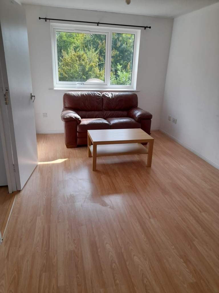 Flat Gurney Close in Greater London