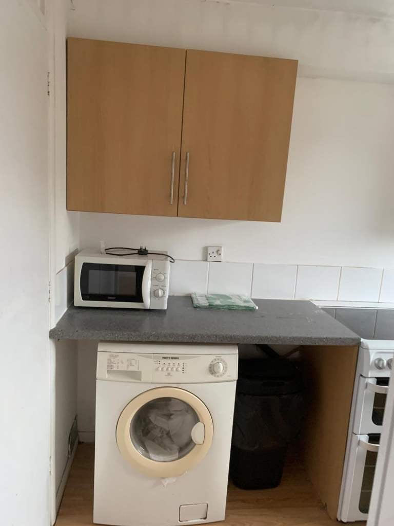 Flat Gurney Close in Greater London