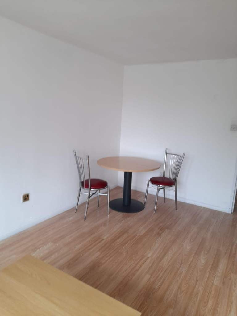 Flat Gurney Close in Greater London