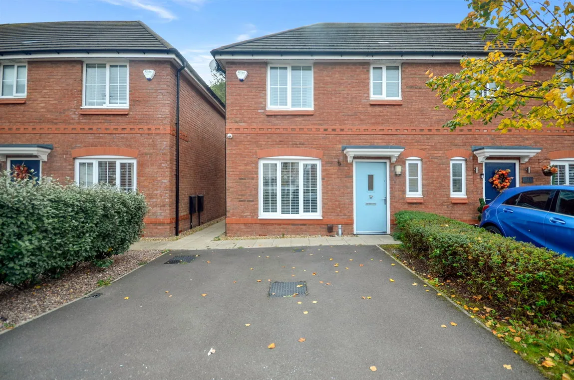 House Picow Farm Road in Runcorn