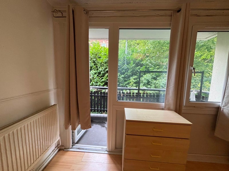 Room Gosset Street in Greater London