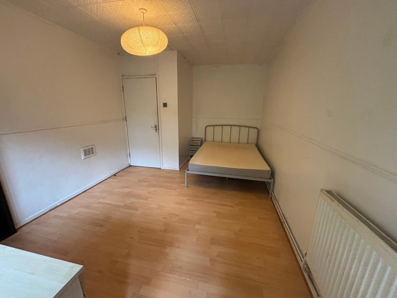 Room Gosset Street in Greater London